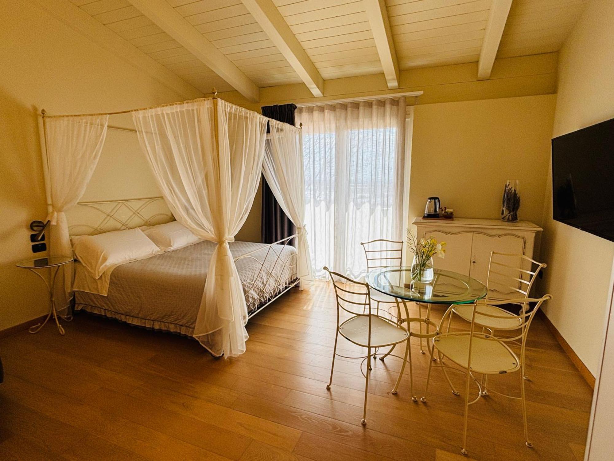 Terra Di Vento Bed & Breakfast Montecorvino Pugliano Exterior photo